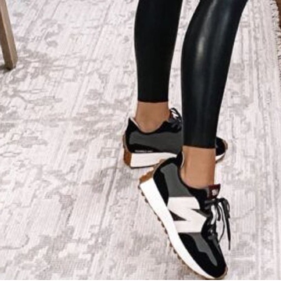 New Balance 327 Black Sneakers - Picture 12 of 15